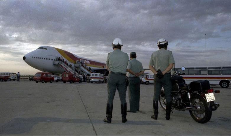 Jesús González. Llegada del Guernica al aeropuerto de Barajas de Madrid, 1981 Jesús González. Llegada del Guernica al aeropuerto de Barajas de Madrid, 1981