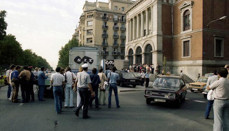 Jesús González. Llegada del Guernica al Casón del Buen Retiro (Museo del Prado) de Madrid, 1981 Jesús González. Llegada del Guernica al Casón del Buen Retiro (Museo del Prado) de Madrid, 1981