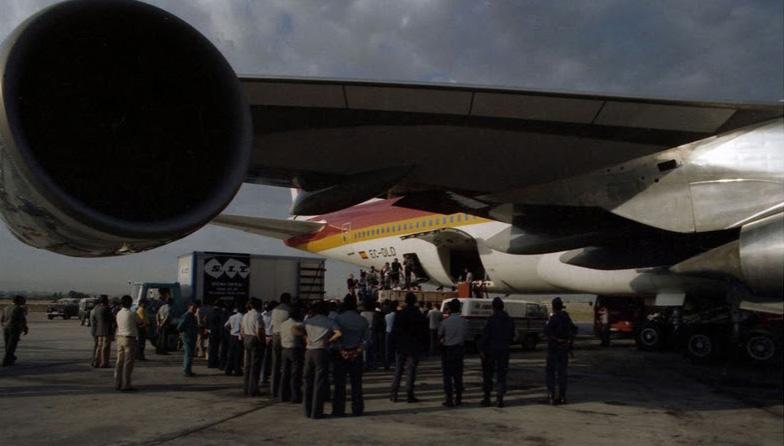 Jesús González. Llegada del Guernica al aeropuerto de Barajas de Madrid, 1981 Jesús González. Llegada del Guernica al aeropuerto de Barajas de Madrid, 1981