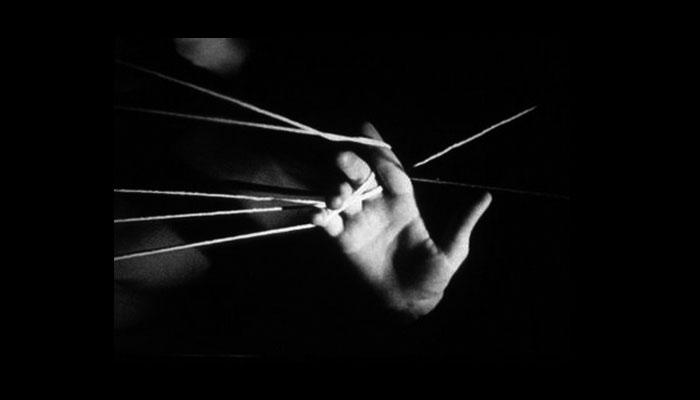 Fotograma de la pelicula inacabada Witch's cradle de Maya Deren realizada en colaboración con Marcel Duchamp en 1943 Fotograma de la pelicula inacabada Witch's cradle de Maya Deren realizada en colaboración con Marcel Duchamp en 1943