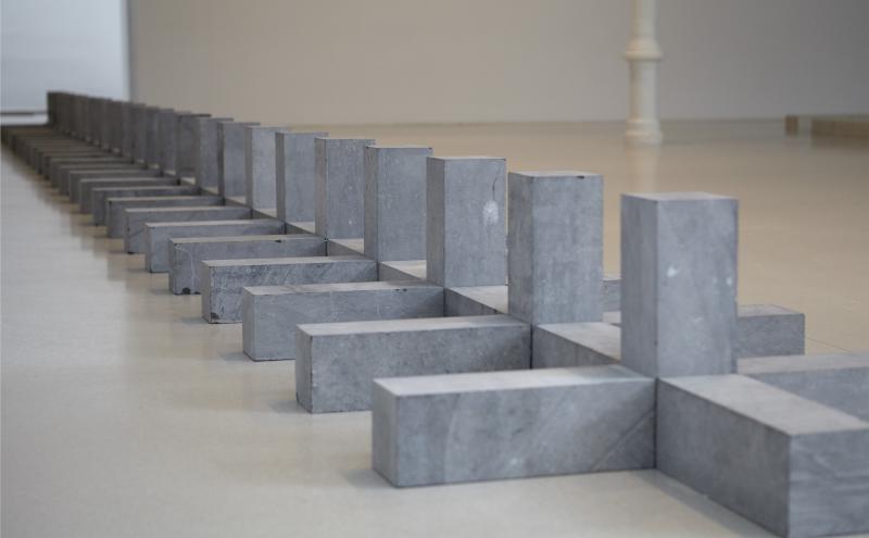 Vista de sala de la exposición Carl Andre. Escultura como lugar, 1958-2010, 2015