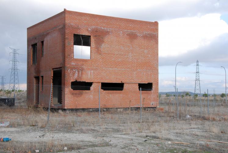 Hans Haacke. Castles in the air, 2012 (Ensanche de Vallecas, Av. de Valdeculebras entre Calle del Arte Concelptual y Av. del Cerro Molino, parcela 5.39 O) © Hans Haacke/VEGAP, Madrid, 2012