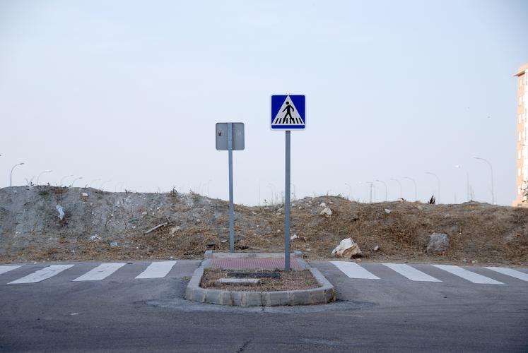 Hans Haacke. Castles in the air, 2012 (Ensanche de Vallecas, Av. de la Gran Vía del Sureste con Calle del Arte Pop) © Hans Haacke/VEGAP, Madrid, 2012