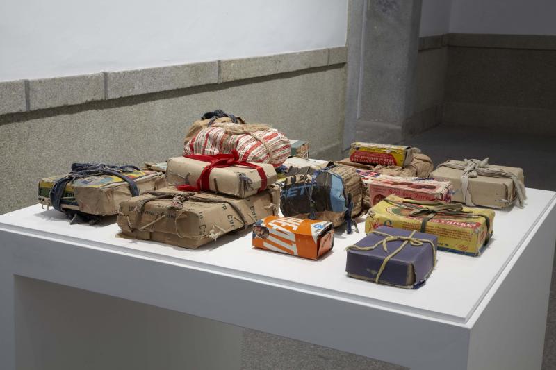 Vista de sala de la exposición. James Castle. Mostrar y almacenar, 2011 Vista de sala de la exposición. James Castle. Mostrar y almacenar, 2011