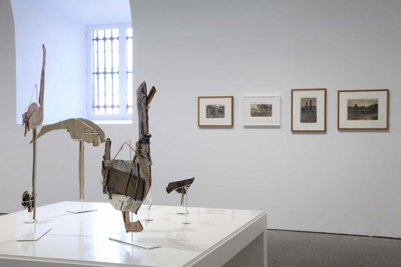 Vista de sala de la exposición. James Castle. Mostrar y almacenar, 2011 Vista de sala de la exposición. James Castle. Mostrar y almacenar, 2011