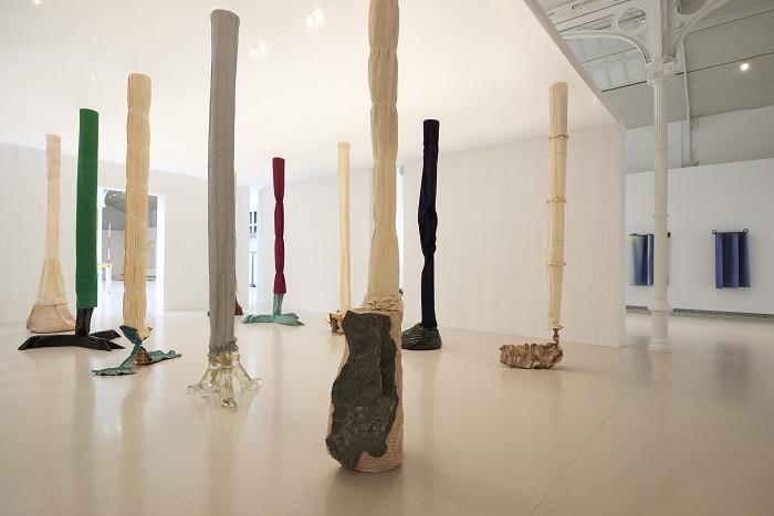 Vista de sala de la exposición Luciano Fabro, 2014 Vista de sala de la exposición Luciano Fabro, 2014