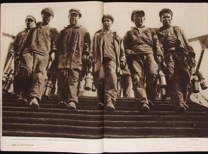 Revista URSS EN CONSTRUCCIÓN. nº3. Moscú 1931. Imagen de Max Alpert (Jóvenes mineros en la mina Svoboda (Libertad) de Makeyevka)