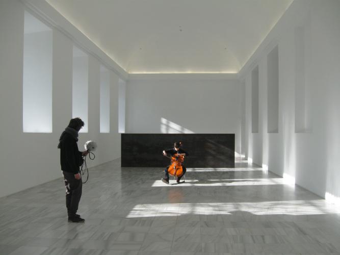 Edu Comelles y Sara Galán durante la grabación de campo para la pieza I'm playing in this room. Edu Comelles y Sara Galán durante la grabación de campo para la pieza I'm playing in this room.
