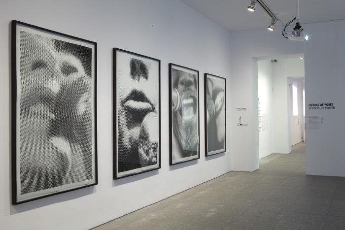 Vista de sala de la exposición. Antoni Muntadas.Entre/Between, 2011 Vista de sala de la exposición. Antoni Muntadas.Entre/Between, 2011