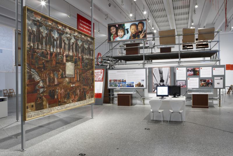 Vista de sala de la exposición. Principio Potosí. ¿Cómo podemos cantar el canto del Señor en tierra ajena?, 2010 Vista de sala de la exposición. Principio Potosí. ¿Cómo podemos cantar el canto del Señor en tierra ajena?, 2010