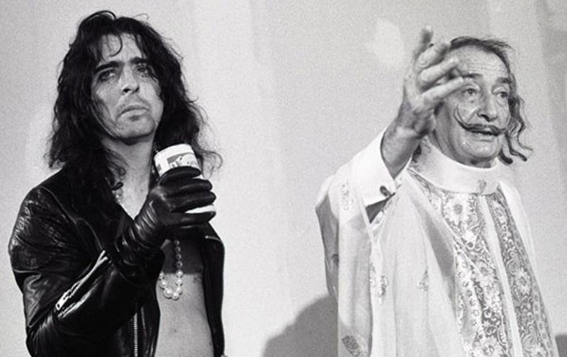 Alice Cooper y Salvador Dalí en la presentación de First Cylindric Chromo-Hologram Portrait of Alice Cooper´s Brain, 1973