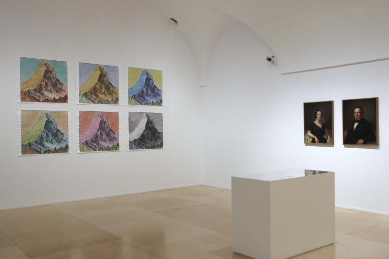 Vista de sala de la exposición. Hans-Peter Feldmann. "Una exposición de Arte", 2010