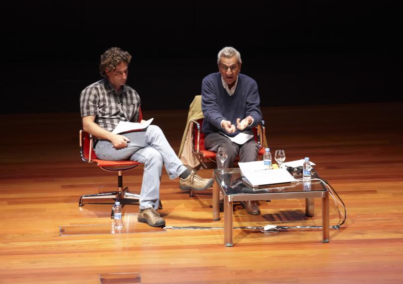 Conferencia. Michael Hardt y Antonio Negri. Crisis y revoluciones posibles, 6 de octubre de 2011.Edificio Nouvel, Auditorio 400 Conferencia. Michael Hardt y Antonio Negri. Crisis y revoluciones posibles, 6 de octubre de 2011.Edificio Nouvel, Auditorio 400