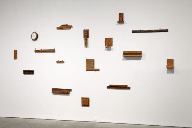 Vista de la exposición Ree Morton. Sé un lugar, sitúa una imagen, imagina un poema, 2015 Vista de la exposición Ree Morton. Sé un lugar, sitúa una imagen, imagina un poema, 2015