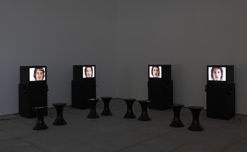 Vista de sala de la exposición. Sharon Hayes. Habla, 2012 Vista de sala de la exposición. Sharon Hayes. Habla, 2012