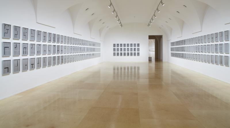 Vista de sala de la exposición. Elena Asins. Fragmentos de la memoria, 2011