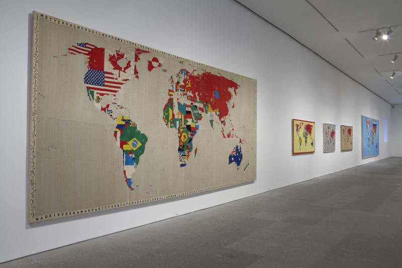Vista de sala de la exposición. alighiero boetti. estrategia de juego, 2011 Vista de sala de la exposición. alighiero boetti. estrategia de juego, 2011