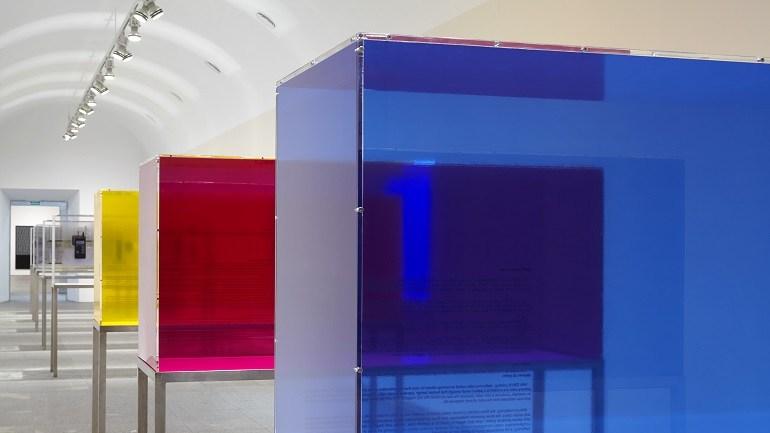 Vista de sala de la exposición Ignasi Aballí. sin principio / sin final, 2015 Vista de sala de la exposición Ignasi Aballí. sin principio / sin final, 2015