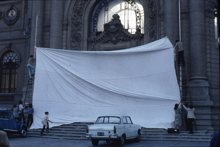 C.A.D.A. (Colectivo Acciones de Arte) Inversión de escena, 1979 (detalle), C.A.D.A., Museo Reina Sofía © 2016 Archivo y obra C.A.D.A. C.A.D.A. (Colectivo Acciones de Arte) Inversión de escena, 1979 (detalle), C.A.D.A., Museo Reina Sofía © 2016 Archivo y obra C.A.D.A.