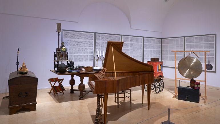 Vista de sala de la exposición. El tiempo y las cosas. La casa-estudio de Hanne Darboven, 2014