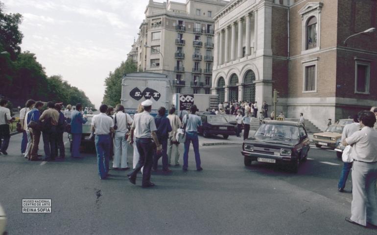 Jesús González. Llegada del Guernica al Casón del Buen Retiro (Museo del Prado) de Madrid, 1981