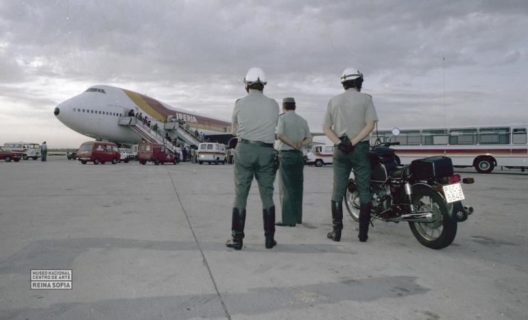 Jesús González. Llegada del Guernica al aeropuerto de Barajas de Madrid, 1981