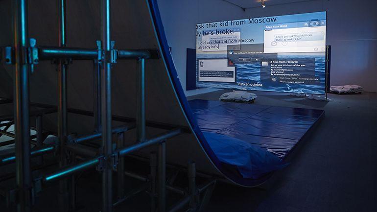 Vista de sala de la exposición Hito Steyerl. Duty-Free Art, 2015 Vista de sala de la exposición Hito Steyerl. Duty-Free Art, 2015