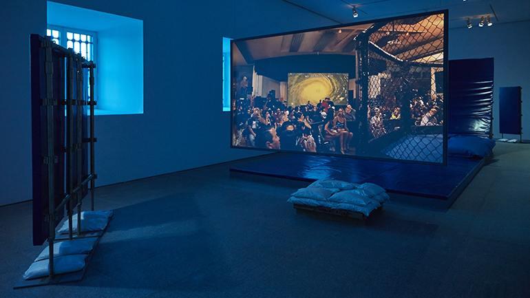 Vista de sala de la exposición Hito Steyerl. Duty-Free Art, 2015 Vista de sala de la exposición Hito Steyerl. Duty-Free Art, 2015