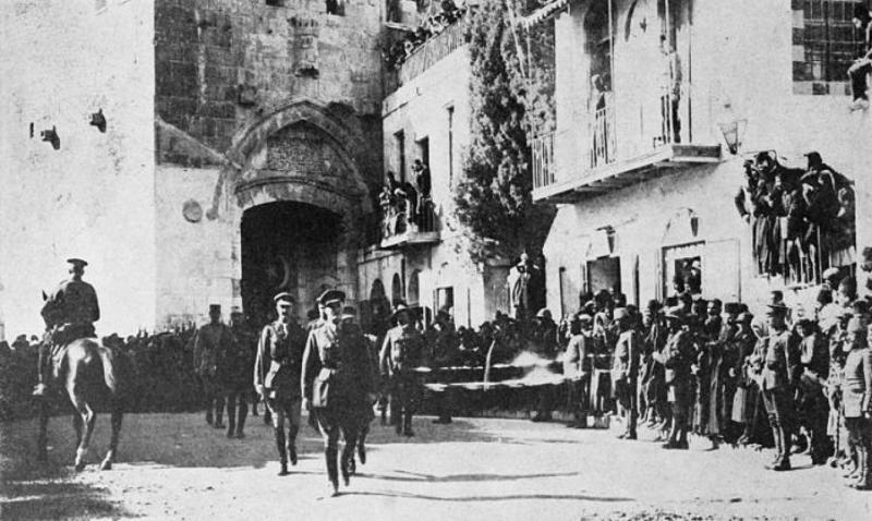 General Sir Edmund Allenby entering the Holy City of Jerusalem on foot 1917 to show respect for the holy place © The Library of Congress