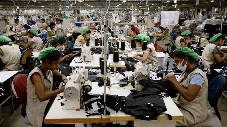 Michael Hughes. Clothing factory in Asia (Sri Lanka). 2015 Michael Hughes. Clothing factory in Asia (Sri Lanka). 2015