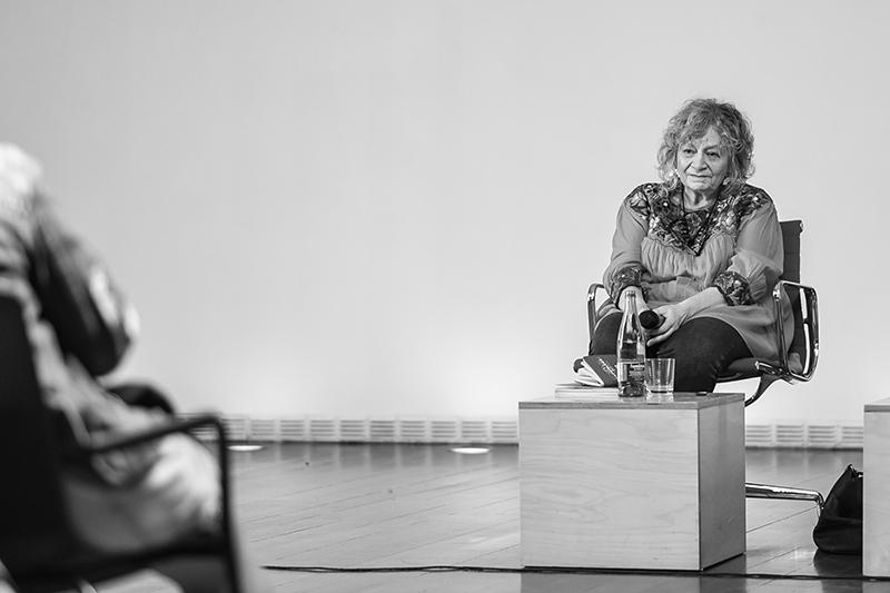 Rita Segato durante el encuentro cruzado entre la Cátedra Teatralidades expandidas y la Cátedra Aníbal Quijano en el Museo Reina Sofía, 2022. Fotografía: Claudia Córdova Zignago