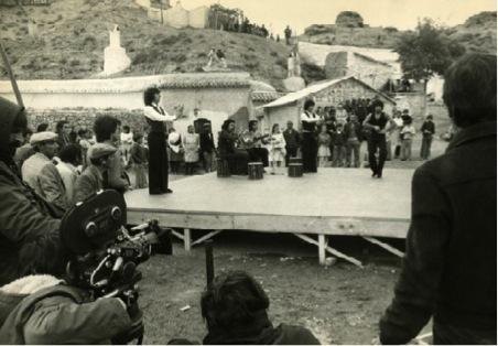 Imagen del rodaje del documental Camelamos Naquerar, basado en la obra teatral de Mario Maya y José Heredia Maya del mismo título, bajo la dirección de Ramón Pareja en 1976.