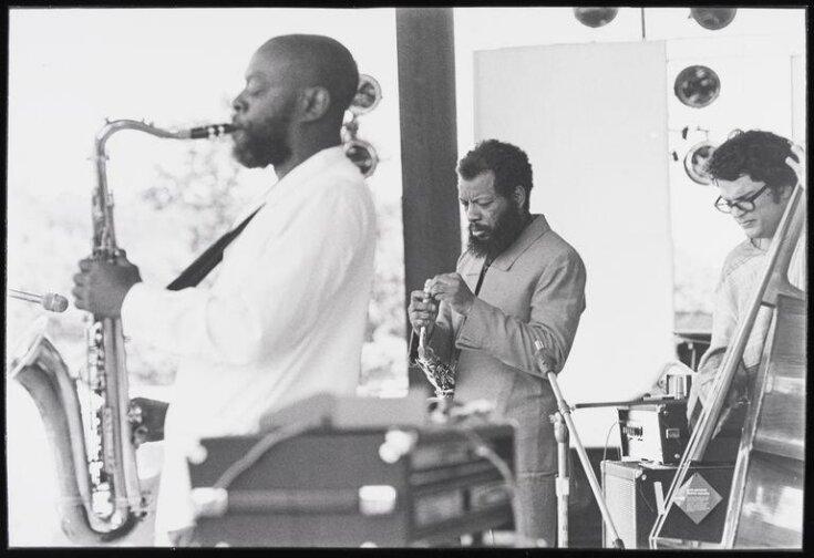 Val Wilmer, Ornette Coleman en Newport, Rhode Island, EE.UU., julio de 1971, 1971. ©  Val Wilmer / Victoria and Albert Museum, Londres