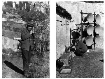 Val del Omar preparando tomas de sonido en Cuenca, en 1963, probablemente para un rodaje de la serie Festivales de España