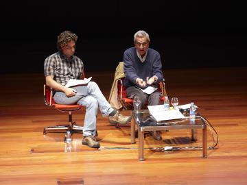 Conferencia. Michael Hardt y Antonio Negri. Crisis y revoluciones posibles, 6 de octubre de 2011.Edificio Nouvel, Auditorio 400