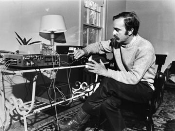 Alvin Lucier. Fotografía: Bob Antaramian © Last.fm 