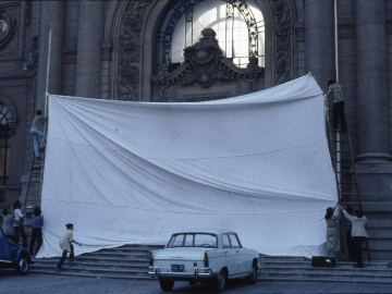 C.A.D.A. (Colectivo Acciones de Arte) Inversión de escena, 1979 (detalle), C.A.D.A., Museo Reina Sofía © 2016 Archivo y obra C.A.D.A.