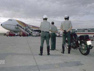 Jesús González. Llegada del Guernica al aeropuerto de Barajas de Madrid, 1981