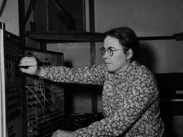 Pauline Oliveros. Fotografía cortesía de The Center for Contemporary Music Archives, Mills College at Northeastern University